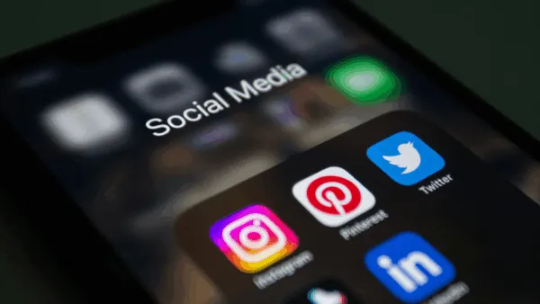 How Social Media Icons Strengthen Your Brand Online